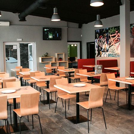Mundaka Hostel & Sports Cafe Екстер'єр фото