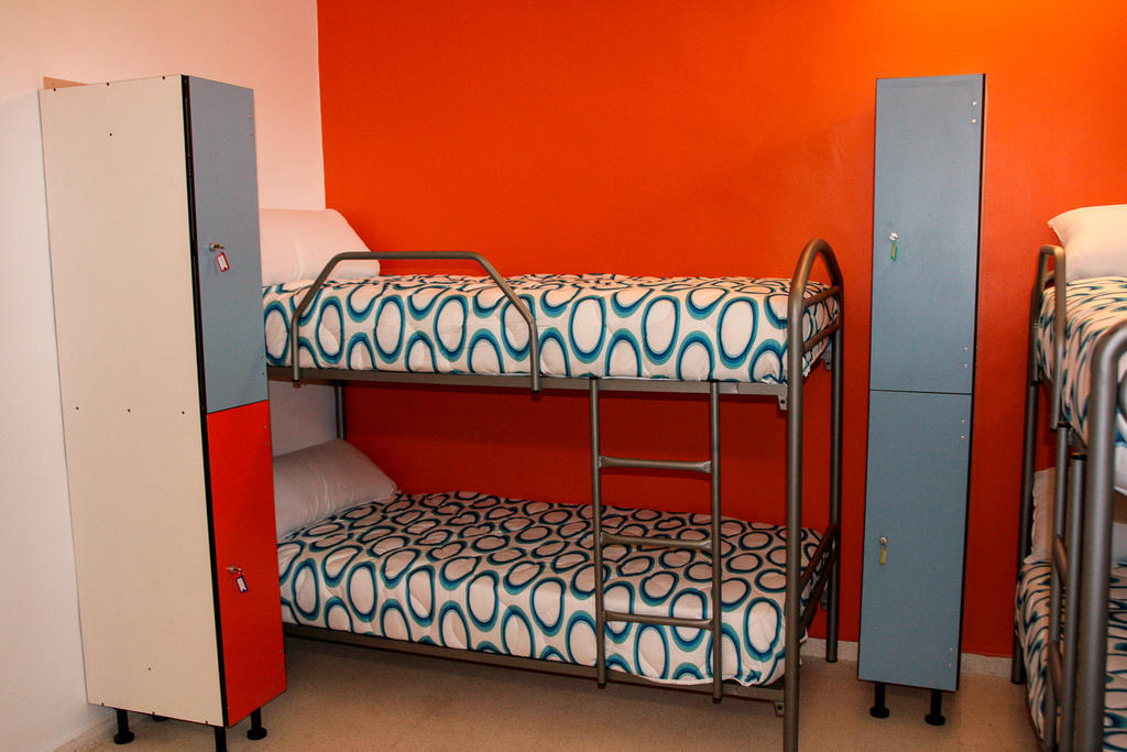 Mundaka Hostel & Sports Cafe Номер фото
