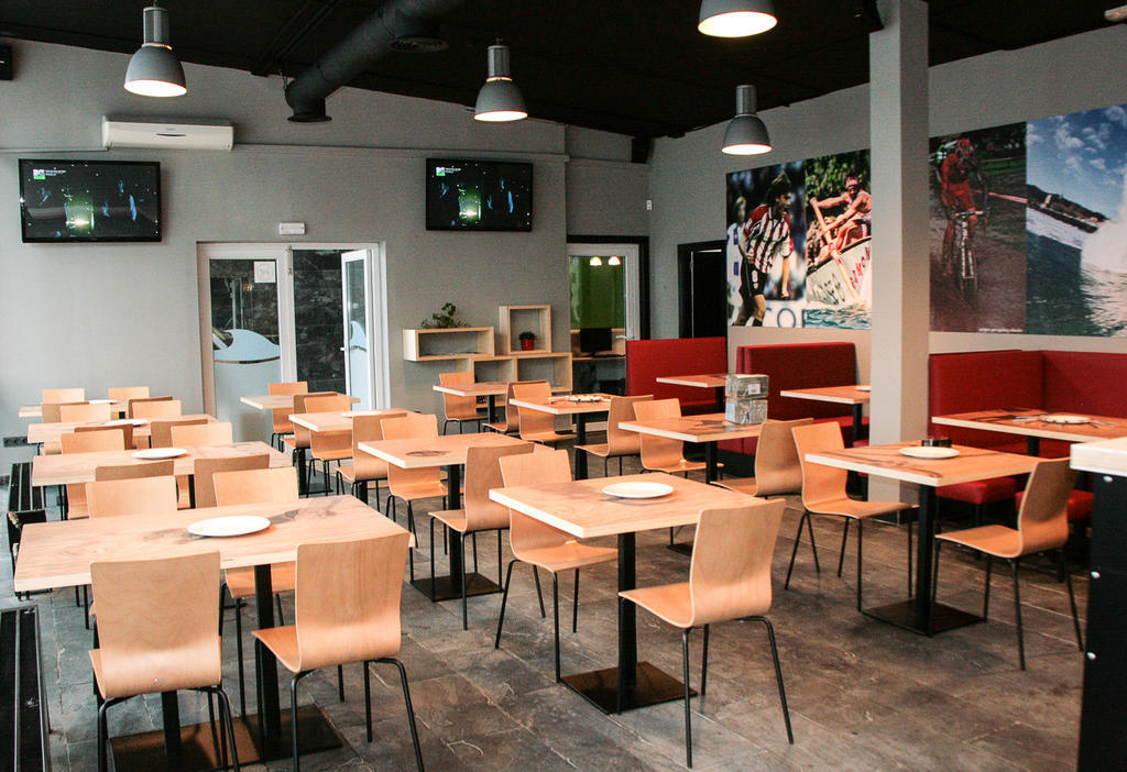 Mundaka Hostel & Sports Cafe Екстер'єр фото