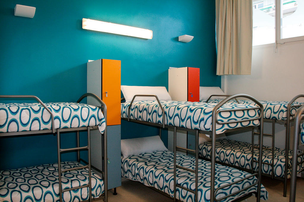 Mundaka Hostel & Sports Cafe Номер фото